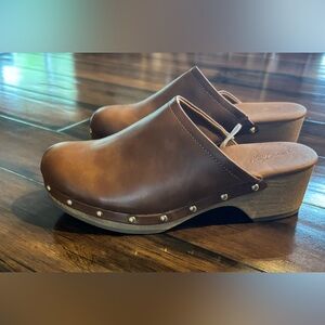 Universal Thread Tan Leather Mules